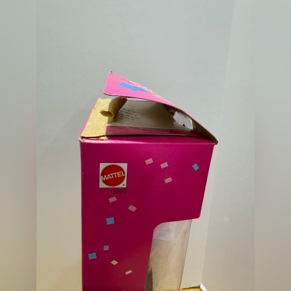 Barbie Graduation 1996 Doll in Blue and Pink NIB - Picture 6 of 7
